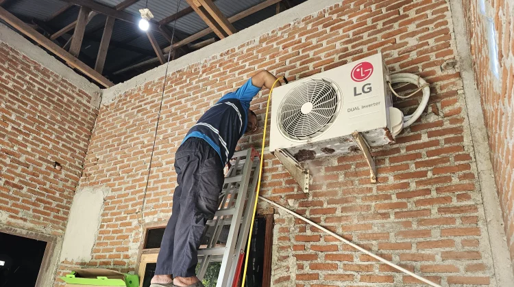 Tukang Servis AC di Sabang Kebanjiran Order