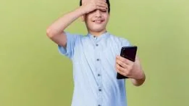 Anak Mulai Punya Ponsel di Usia 14 Tahun, Perlukah ?