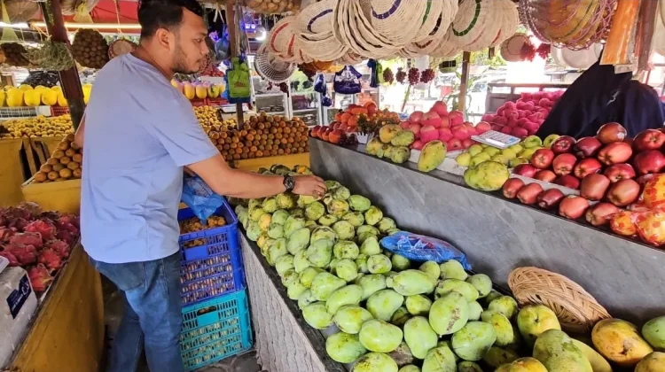 Omzet Pedagang Buah Sabang Naik 30 Persen saat Libur Idulfitri