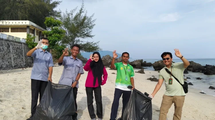 PN Sabang Gelar Aksi Bersih Pantai Dukung Gerakan Indonesia ASRI