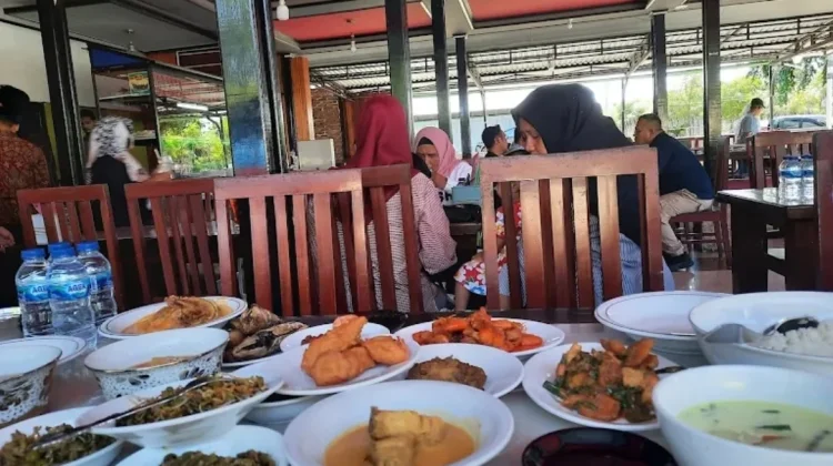 Omzet Warung Makan di Sabang Naik 20 Persen Selama Liburan