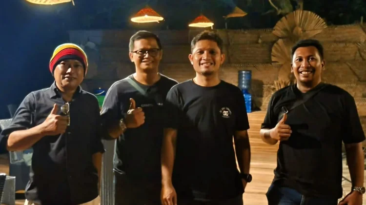 Vokalis Andra and The Backbone Nyanyi Bareng Band Lokal di Sabang