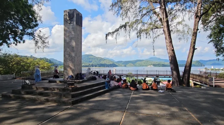 Pesona Tugu Sabang Merauke, Nikmati Keindahan Panorama Kota Sabang
