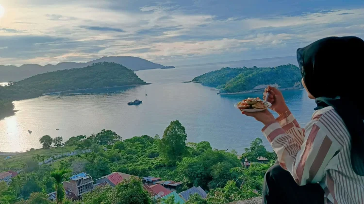 Menikmati Rujak Manis dan Sunset Eksotis di Pulau Weh