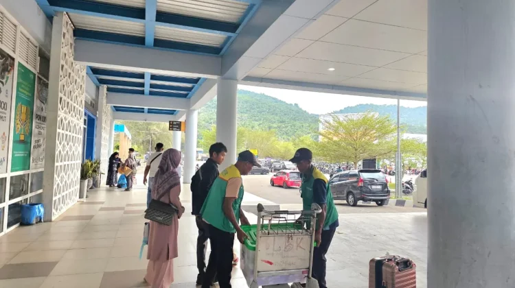 Pekerja Pelabuhan Balohan Sabang Peringati May Day dengan Sederhana,