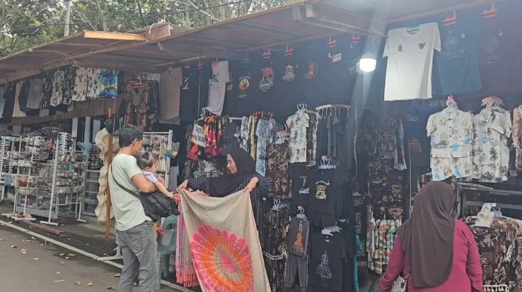 Pedagang Baju dan Souvenir di Tugu KM 0 Sabang Raup Omzet Puluhan Juta