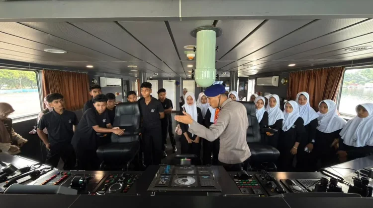 Edukasi Maritim, Siswa Sekolah Rakyat Aceh Besar Kunjungi KP Wisanggeni 8005