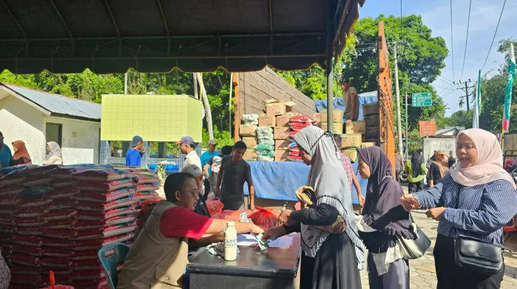 Ratusan Warga Serbu Pasar Murah jelang Iduladha di Sabang