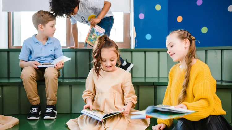 Rumah Baca Solusi Kecanduan Gadget dan Speech Delay pada Anak