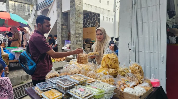 Omzet Pedagang Kue Kering Musiman di Sabang Tembus Rp1 Juta per Hari
