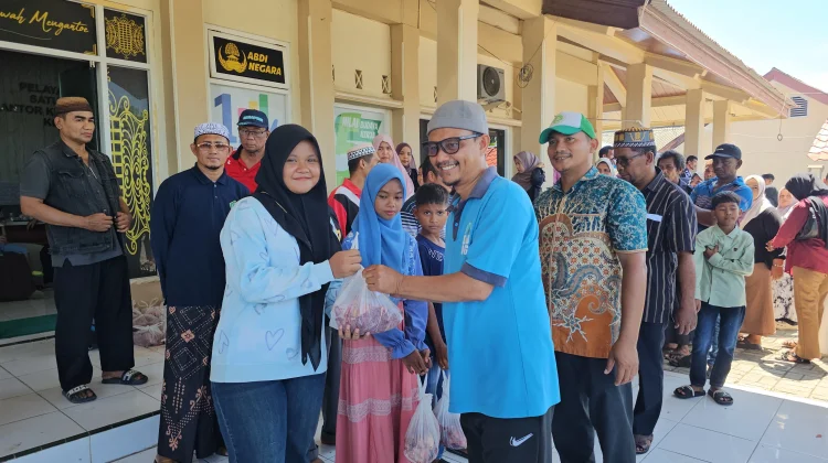 Kemenag Sabang Salurkan Daging Kurban kepada Siswa Sekolah