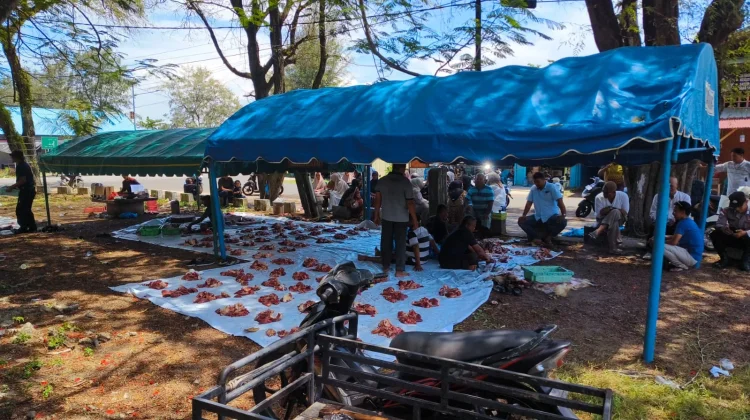 Jurong M. Nur Hasan Sembelih Dua Sapi dan Empat Kambing untuk Warga Kurang Mampu