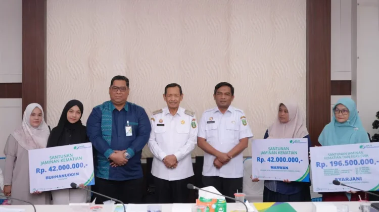 Pemko Sabang dan BPJS Ketenagakerjaan Serahkan Santunan Rp280,5 Juta