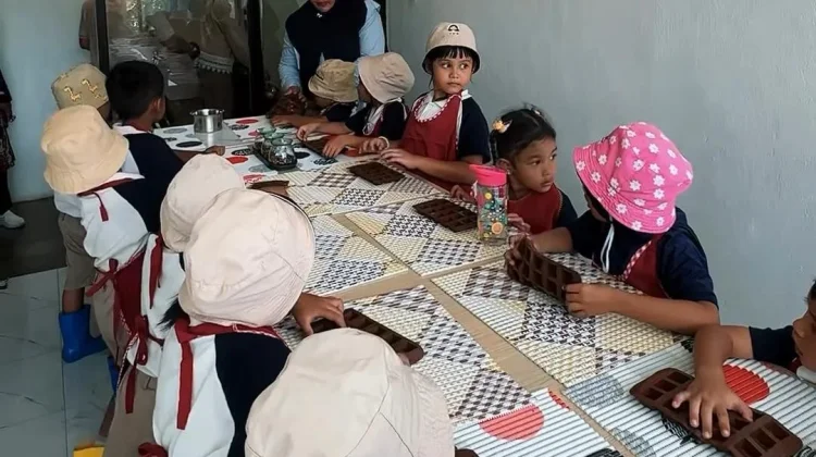 Dari Kebun Kakao ke Cetak Cokelat, Cokbang Tawarkan Wisata Unik