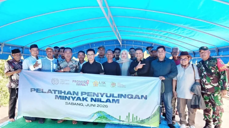 Petani di Sabang Dilatih Cara Penyulingan Minyak Nilam