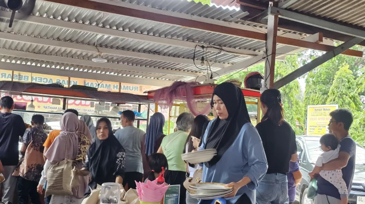 Libur Panjang, Pengusaha Warung Makan di Sabang Raup Untung