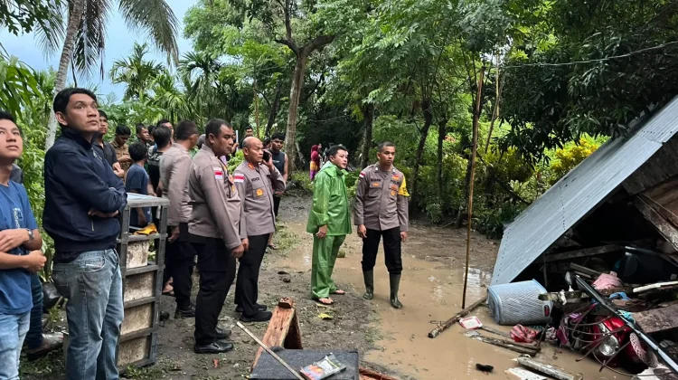 Kapolres Sabang Tinjau Lokasi Longsor, Evakuasi dan Bantu Korban Bencana