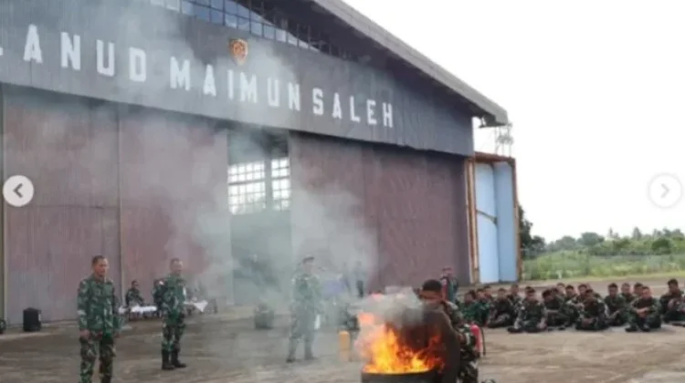 Lanud MUS Gelar Latihan Pemadam Kebakaran Tingkatkan Kesiapsiagaan Personel