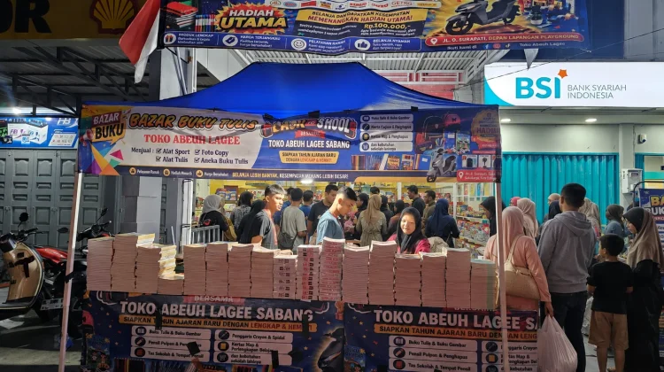 Bazar Perlengkapan Sekolah Diserbu Warga jelang Masuk Tahun Ajaran Baru