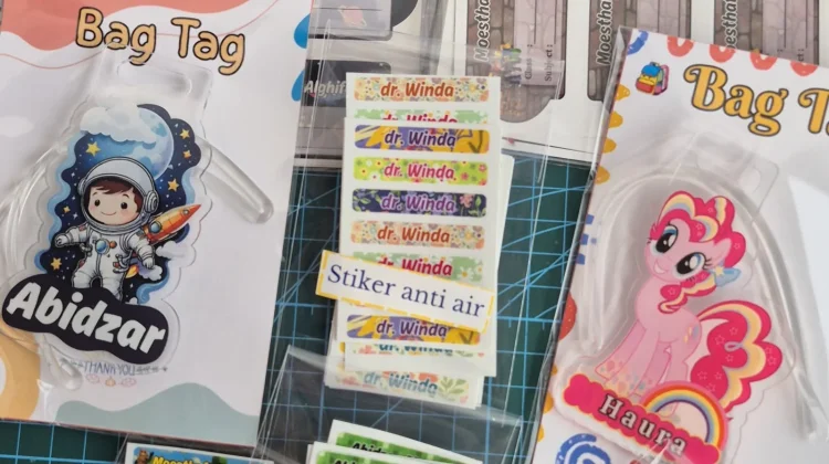 Stiker Nama dan Gantungan Tas, Peluang Usaha Kreatif Perlengkapan Sekolah