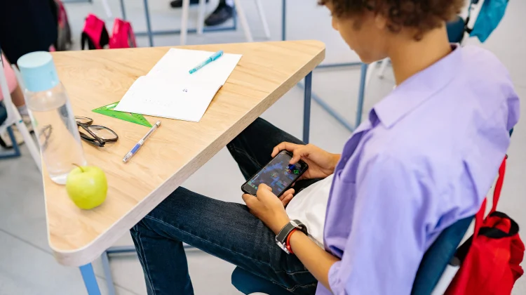 Jangan Lepas Tangan! Ini Tips Sederhana Batasi Gadget pada Anak