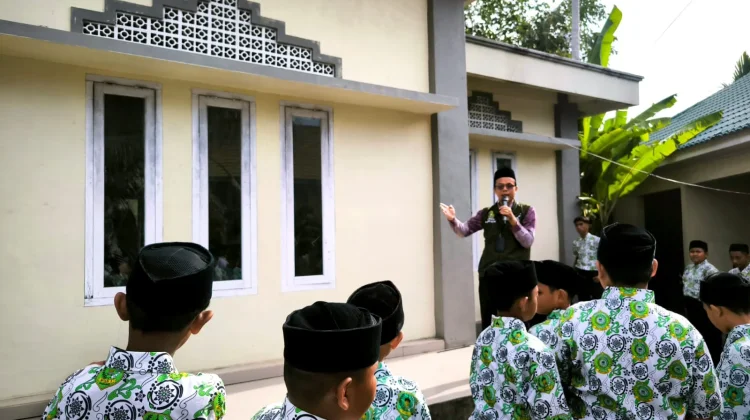 Kemenag Sabang Kenalkan Rashdul Kiblat kepada Siswa Madrasah
