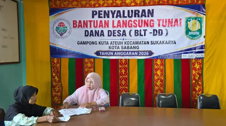 Gampong Kota Atas Salurkan BLT Dana Desa kepada 40 Kepala Keluarga