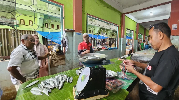 Harga Ikan dan Udang di Pasar Induk Sabang Relatif Stabil