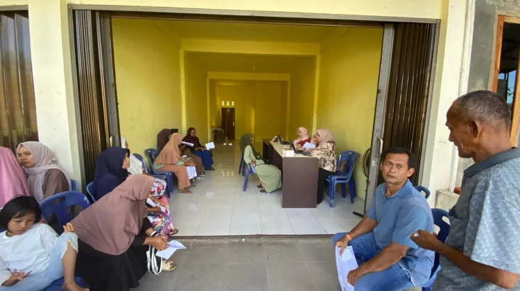 Ratusan Warga Bate Shok Terima Subsidi Gas Elpiji Tiga Kilogram