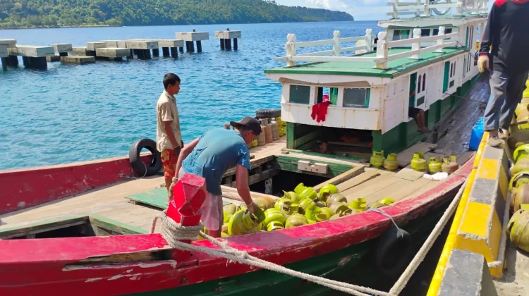 Kapal Kayu PT Gas Aneuk Meugah Diduga Gunakan BBM Subsidi