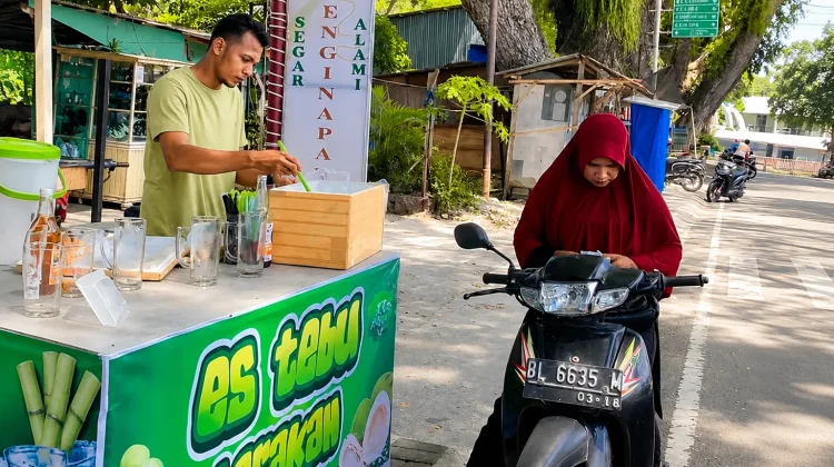 Cuaca Panas Tingkatkan Permintaan Minuman Dingin di Sabang