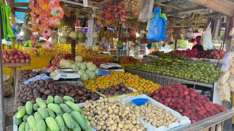 Pedagang Buah di Sabang Prediksi Penjualan Meningkat jelang Akhir Pekan