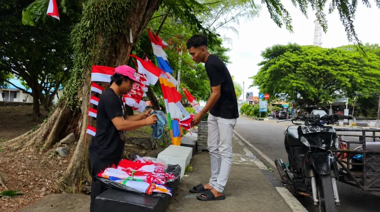 Penjualan Bendera Merah Putih di Sabang Mulai Meningkat