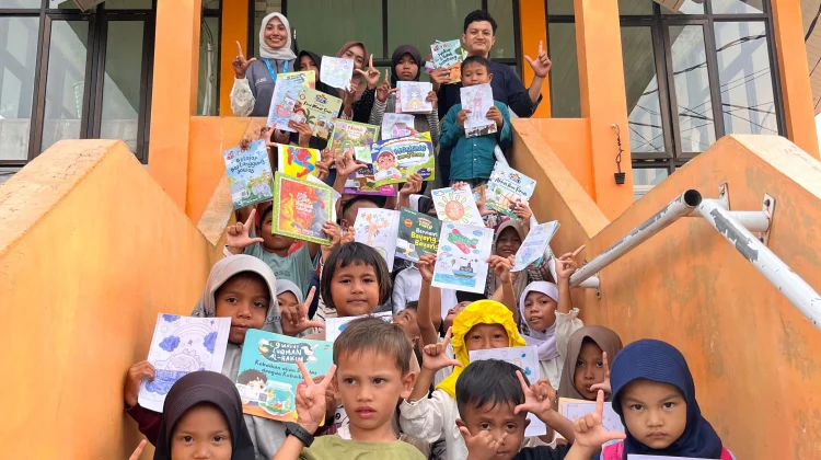 Belajar di Rumah Baca, Dholpen Community Ajak Generasi Muda Cinta Literasi