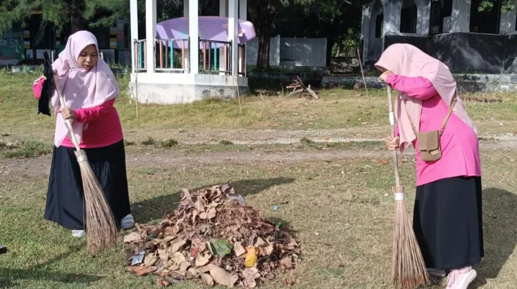 IPeMI Sabang Bersihkan Pantai Sumur Tiga Sambut HUT RI