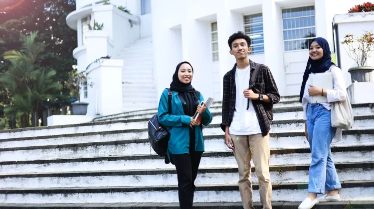 Meluruskan Makna Birrul Walidain dalam Pengasuhan Remaja