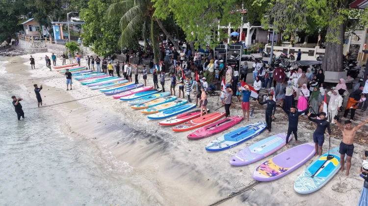 Ikut Meriahkan HUT RI di Sabang, Dua WNA Ikut Jajal Lomba Paddleboard