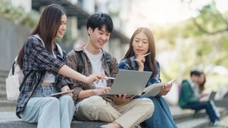 Orang Tua Diminta Awasi Aktivitas Digital Remaja