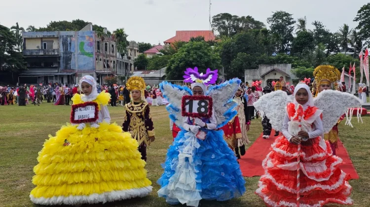 Ribuan Siswa Ikuti Pawai Karnaval HUT RI di Sabang