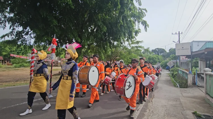 Drumband SMAN 1 Sabang Meriahkan Pawai TK dan PAUD