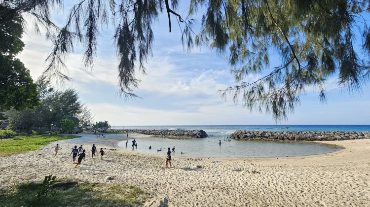 Pantai Keramat Jadi Favorit Warga Sabang saat Akhir Pekan