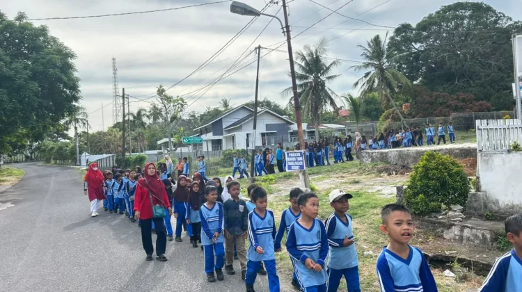 SDN 2 Kota Sabang Gelar Jalan Santai Meriahkan HUT RI ke-81