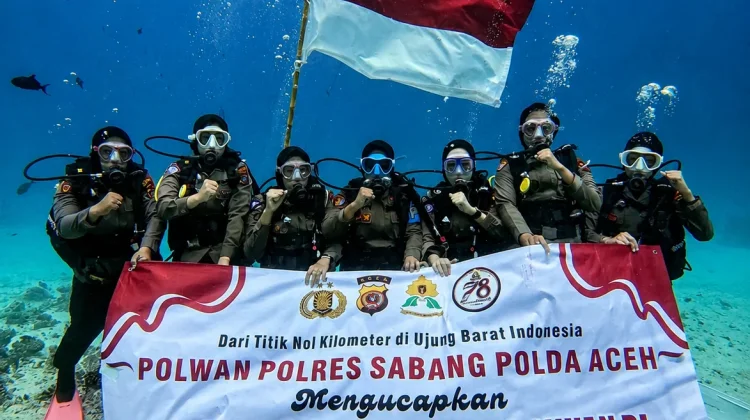 Polwan Selami Laut Sabang, Promosikan Pesona Wisata Bahari Pulau Rubiah