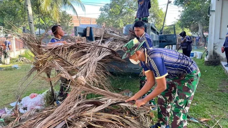 HUT ke-41, Lanudal Sabang Bersihkan dan Perbaiki Mushalla