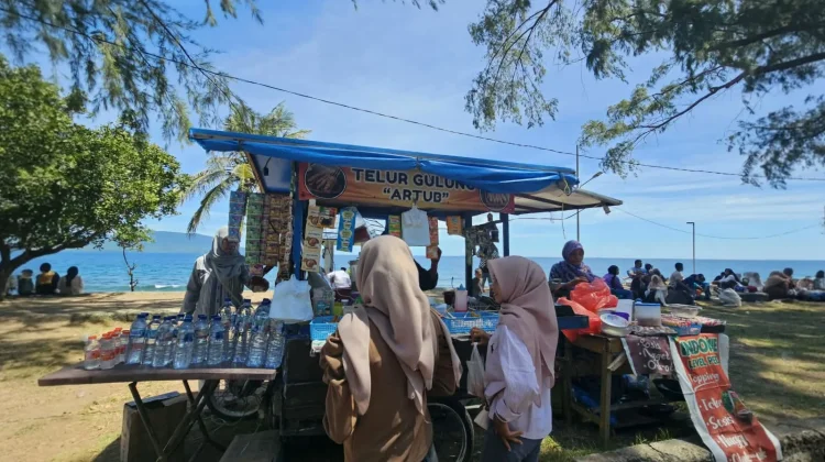 Cuaca Panas Dongkrak Omzet Pedagang Minuman di Sabang