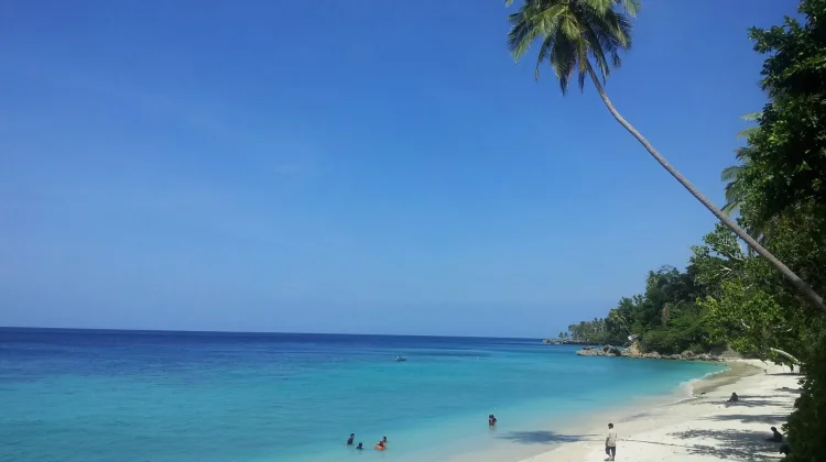Pesona Pantai Sabang dan Tantangan Menjaga Kenyamanan Wisatawan