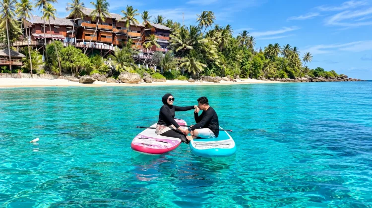 Paddle Board Jadi Pilihan Baru Wisata Bahari di Sumur Tiga