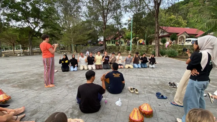 Bule Jerman Kepincut Tari Aceh Saat Berkunjung ke Sabang