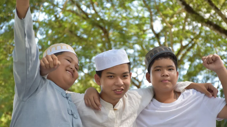 Kolaborasi Pendidikan, Agama, dan Sosial dalam Mendidik Remaja di Era Digital