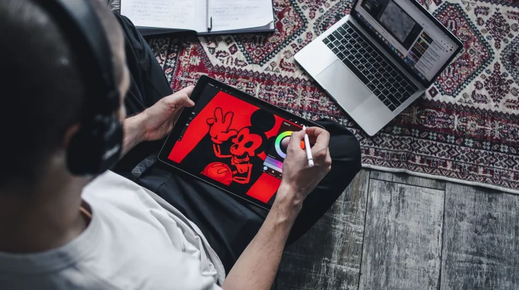 Tak Perlu Gengsi Gear, Kreativitas Jadi Modal Desainer